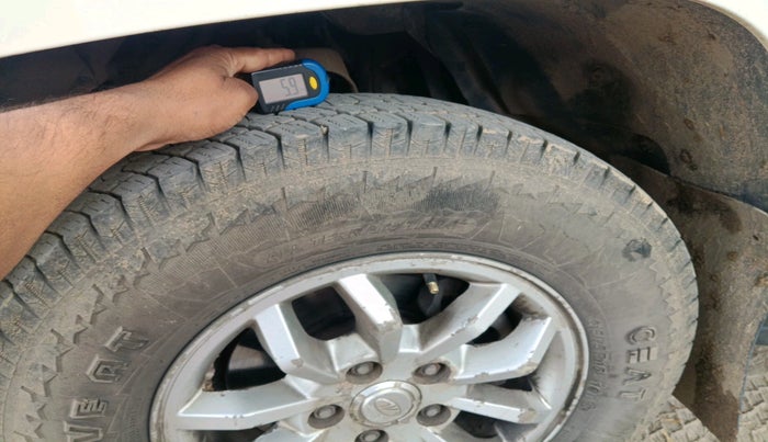 2016 Mahindra TUV300 T8, Diesel, Manual, 2,28,564 km, tyre