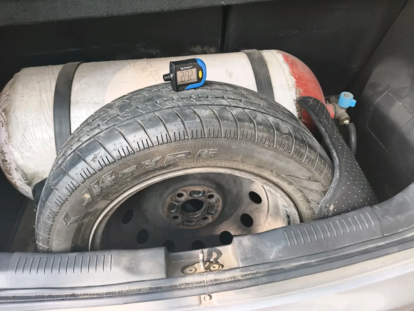 2017 Maruti IGNIS DELTA 1.2, CNG, Manual, 1,05,266 km, tyre