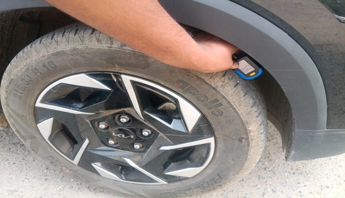 2024 KIA SONET HTK (O) 1.2 Petrol MT, Petrol, Manual, 16,893 km, tyre