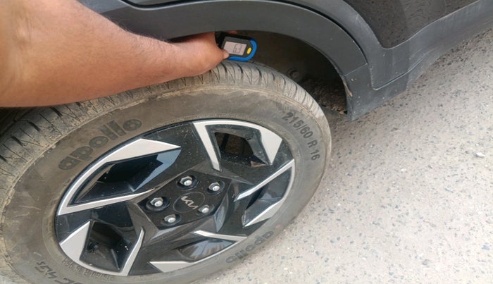 2024 KIA SONET HTK (O) 1.2 Petrol MT, Petrol, Manual, 16,893 km, tyre