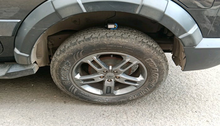 2022 Mahindra Thar LX D 4WD AT CONVERTIBLE, Diesel, Automatic, 42,030 km, tyre