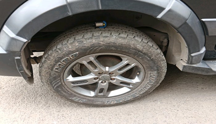 2022 Mahindra Thar LX D 4WD AT CONVERTIBLE, Diesel, Automatic, 42,030 km, tyre