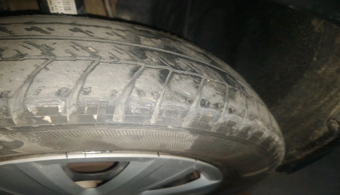 2016 Volkswagen Ameo TRENDLINE 1.2L, Petrol, Manual, 88,452 km, tyre