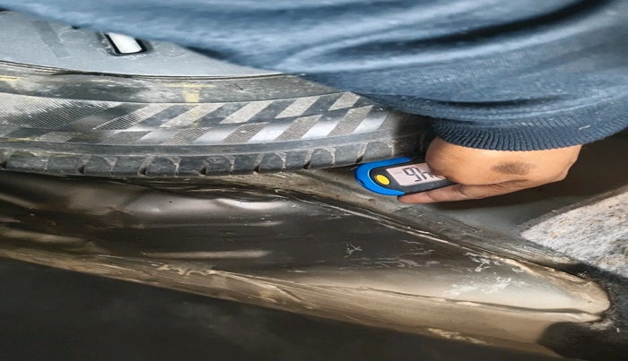 2016 Mahindra Kuv100 K8 D 5 STR, Diesel, Manual, 83,005 km, tyre