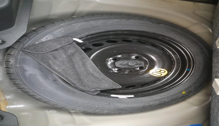 2017 Maruti Baleno ZETA PETROL 1.2, Petrol, Manual, 27,409 km, tyre