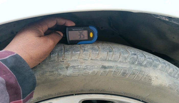 2021 Toyota Innova Crysta 2.4 GX 7 STR, Diesel, Manual, 1,26,444 km, tyre