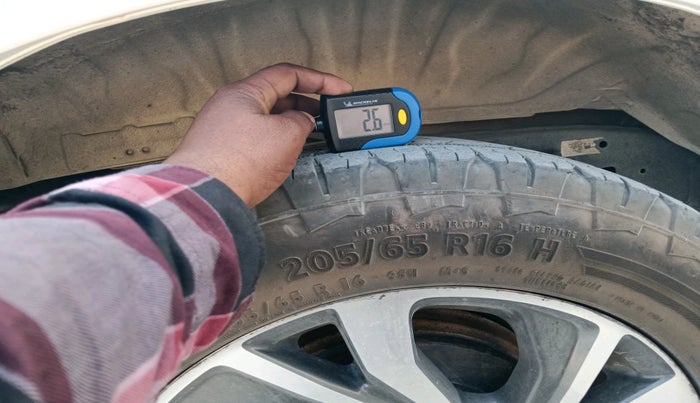 2021 Toyota Innova Crysta 2.4 GX 7 STR, Diesel, Manual, 1,26,444 km, tyre