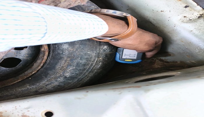 2011 Ford Figo ZXI 1.4 DIESEL, Diesel, Manual, 1,31,419 km, tyre