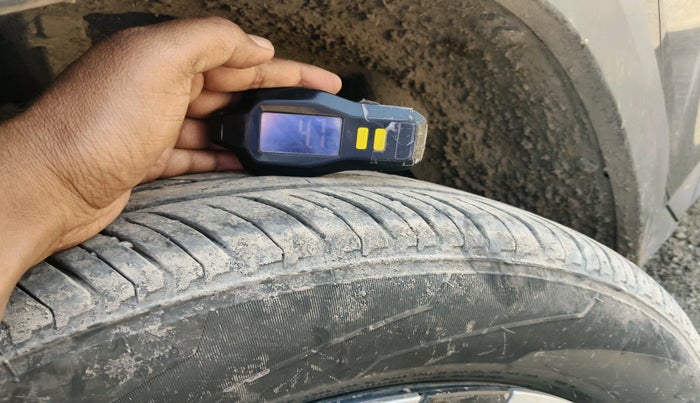 2025 Nissan MAGNITE Acenta B4D 1.0 Petrol MT, CNG, Manual, 17,615 km, tyre