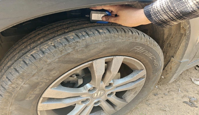 2016 Maruti Vitara Brezza ZDI, Diesel, Manual, 1,46,314 km, tyre