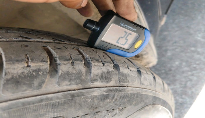 2018 Maruti Swift LXI, Petrol, Manual, 80,000 km, tyre