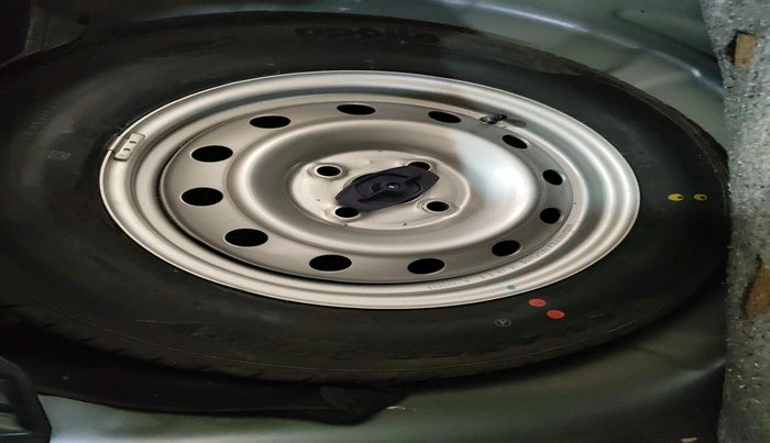 2018 Maruti Swift LXI, Petrol, Manual, 80,000 km, tyre