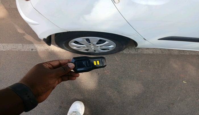 2011 Hyundai i10 MAGNA 1.2, Petrol, Manual, 82,974 km, tyre