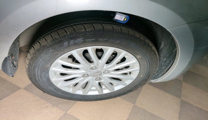 2017 Maruti Dzire ZDI, Diesel, Manual, 7,424 km, tyre