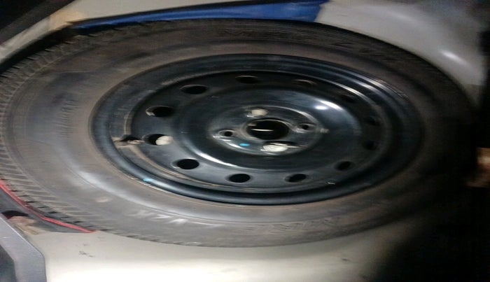 2014 Maruti Swift VXI, Petrol, Manual, 51,284 km, tyre