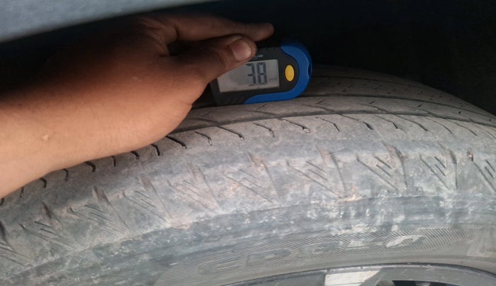 2023 Mahindra XUV700 AX 7 LUXURY D AT 7 STR, Diesel, Automatic, 54,444 km, tyre