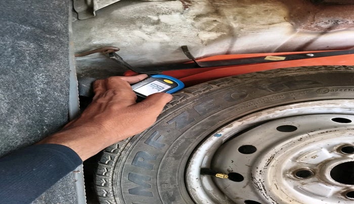 2011 Maruti Alto LXI, CNG, Manual, 71,099 km, tyre