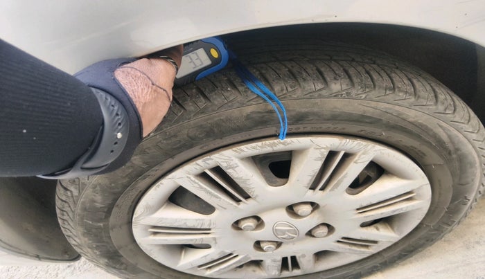 2011 Hyundai Santro Xing GLS, Petrol, Manual, 1,24,258 km, tyre