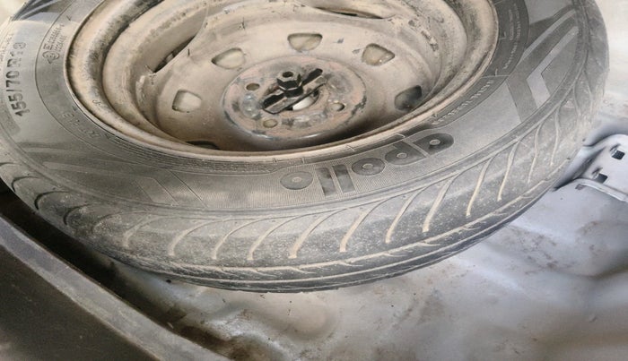 2011 Hyundai Santro Xing GLS, Petrol, Manual, 1,24,258 km, tyre