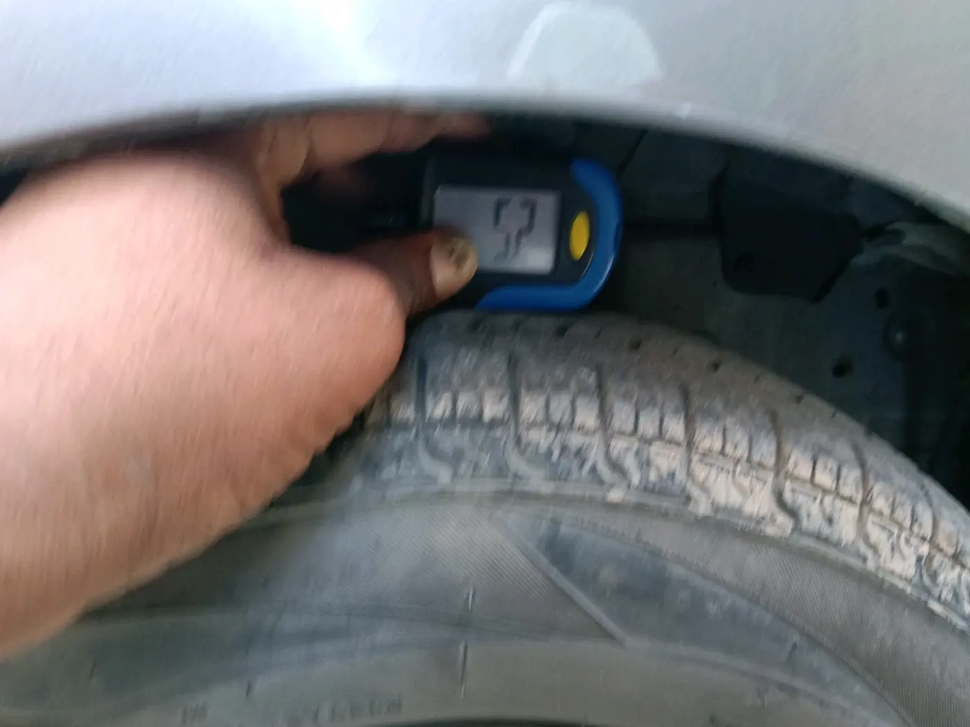 2013 Hyundai Eon ERA +, CNG, Manual, 1,36,795 km, tyre