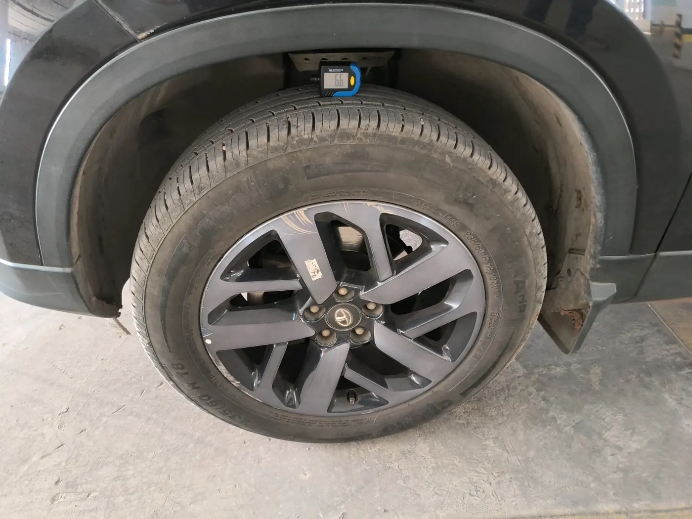 2023 Tata Safari XZA PLUS, Diesel, Automatic, 71,799 km, tyre