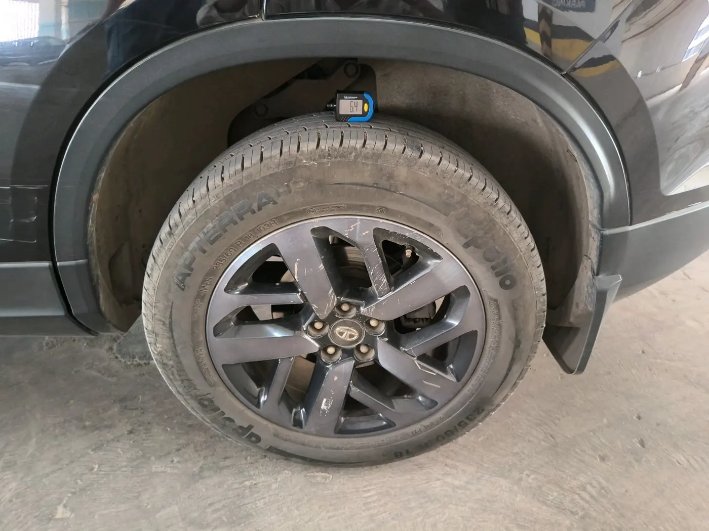 2023 Tata Safari XZA PLUS, Diesel, Automatic, 71,799 km, tyre