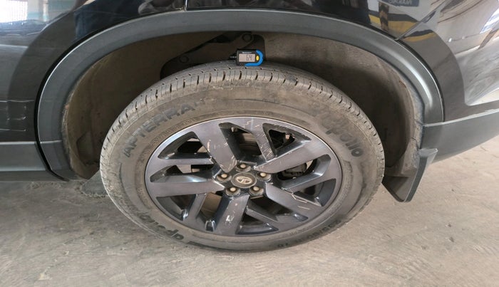 2023 Tata Safari XZA PLUS, Diesel, Automatic, 71,799 km, tyre
