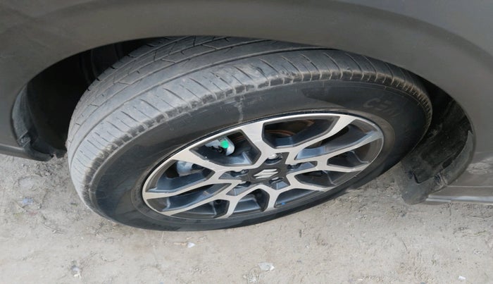 2023 Maruti XL6 ZETA CNG, CNG, Manual, 72,246 km, tyre