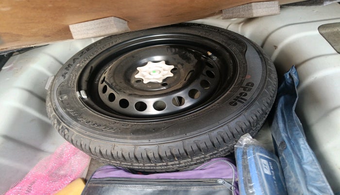 2015 Hyundai Xcent SX 1.2, Petrol, Manual, 28,037 km, tyre