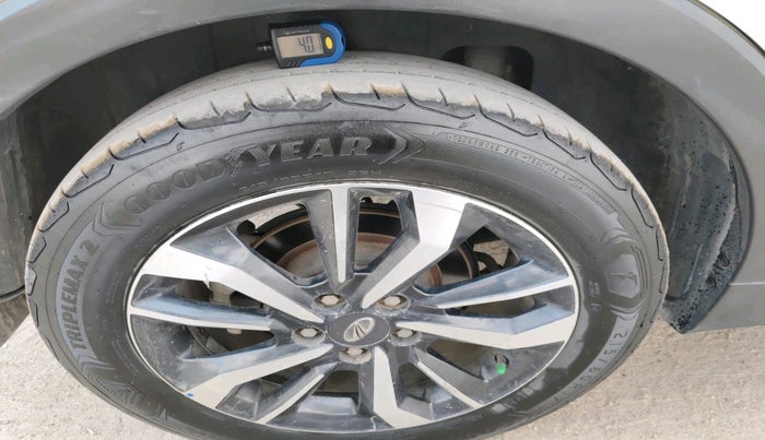 2020 Mahindra XUV300 W8 (O) 1.5 DIESEL, Diesel, Manual, 1,14,836 km, tyre