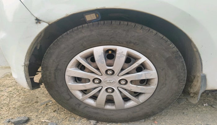 2016 Hyundai i10 SPORTZ 1.1, Petrol, Manual, 1,11,800 km, tyre