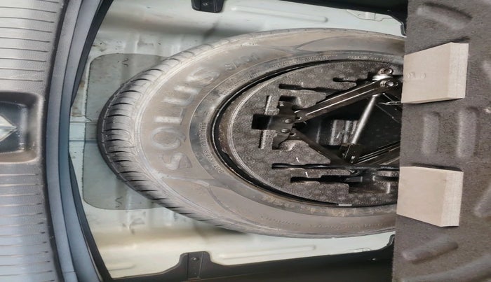 2016 Hyundai Creta SX PLUS 1.6 PETROL, Petrol, Manual, 68,806 km, tyre