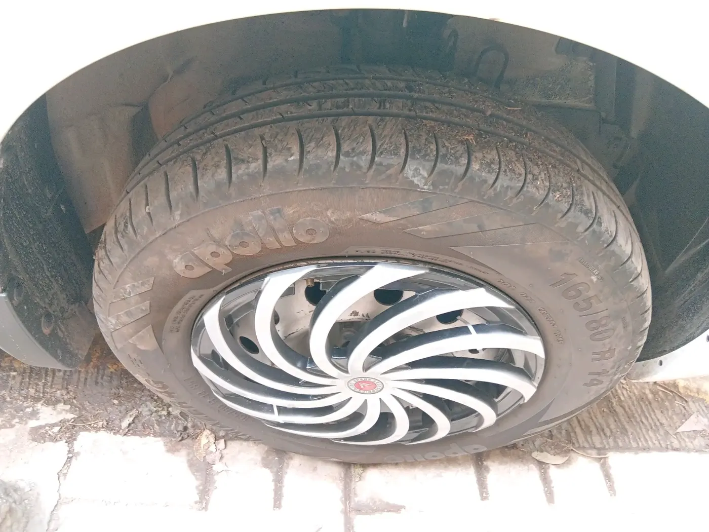 2019 Maruti Swift Dzire TOUR S-CNG, CNG, Manual, 1,45,823 km, tyre