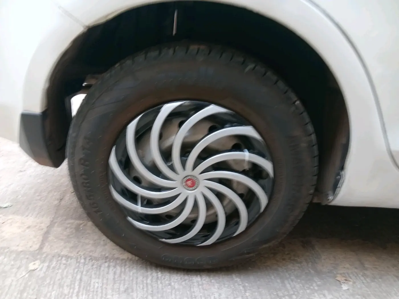 2019 Maruti Swift Dzire TOUR S-CNG, CNG, Manual, 1,45,823 km, tyre
