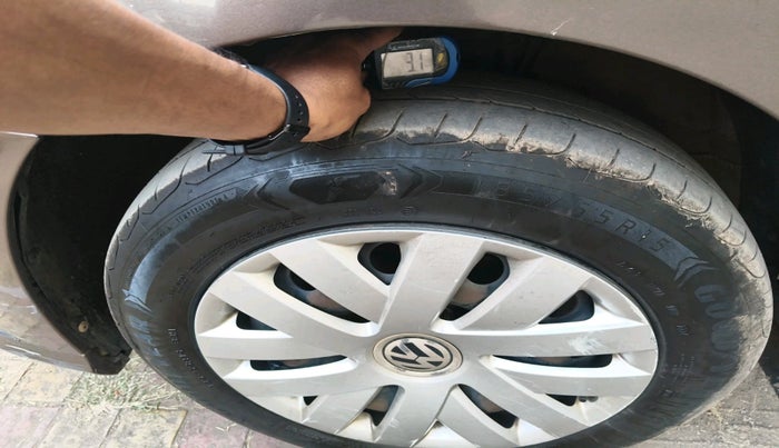 2017 Volkswagen Ameo COMFORTLINE PLUS 1.2L, Petrol, Manual, 1,01,073 km, tyre