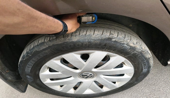 2017 Volkswagen Ameo COMFORTLINE PLUS 1.2L, Petrol, Manual, 1,01,073 km, tyre