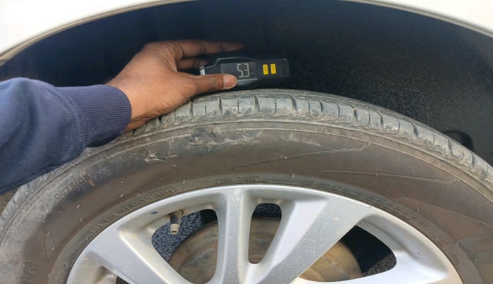 2014 Maruti Swift ZXI, Petrol, Manual, 74,532 km, tyre