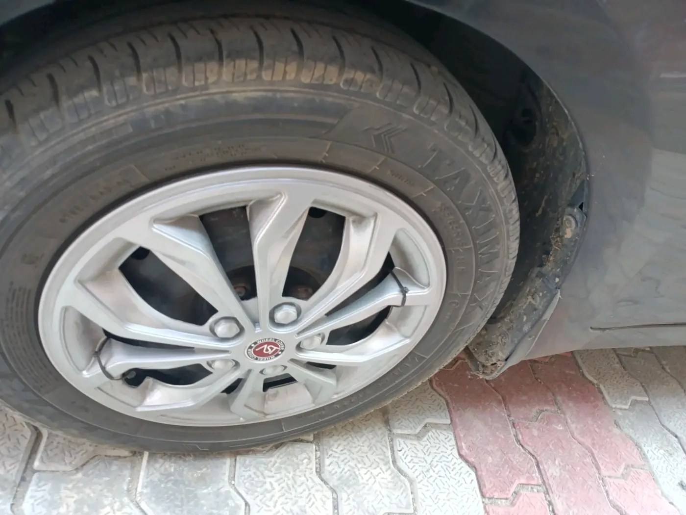 2014 Hyundai Verna FLUIDIC 1.6 CRDI, Diesel, Manual, 1,96,484 km, tyre