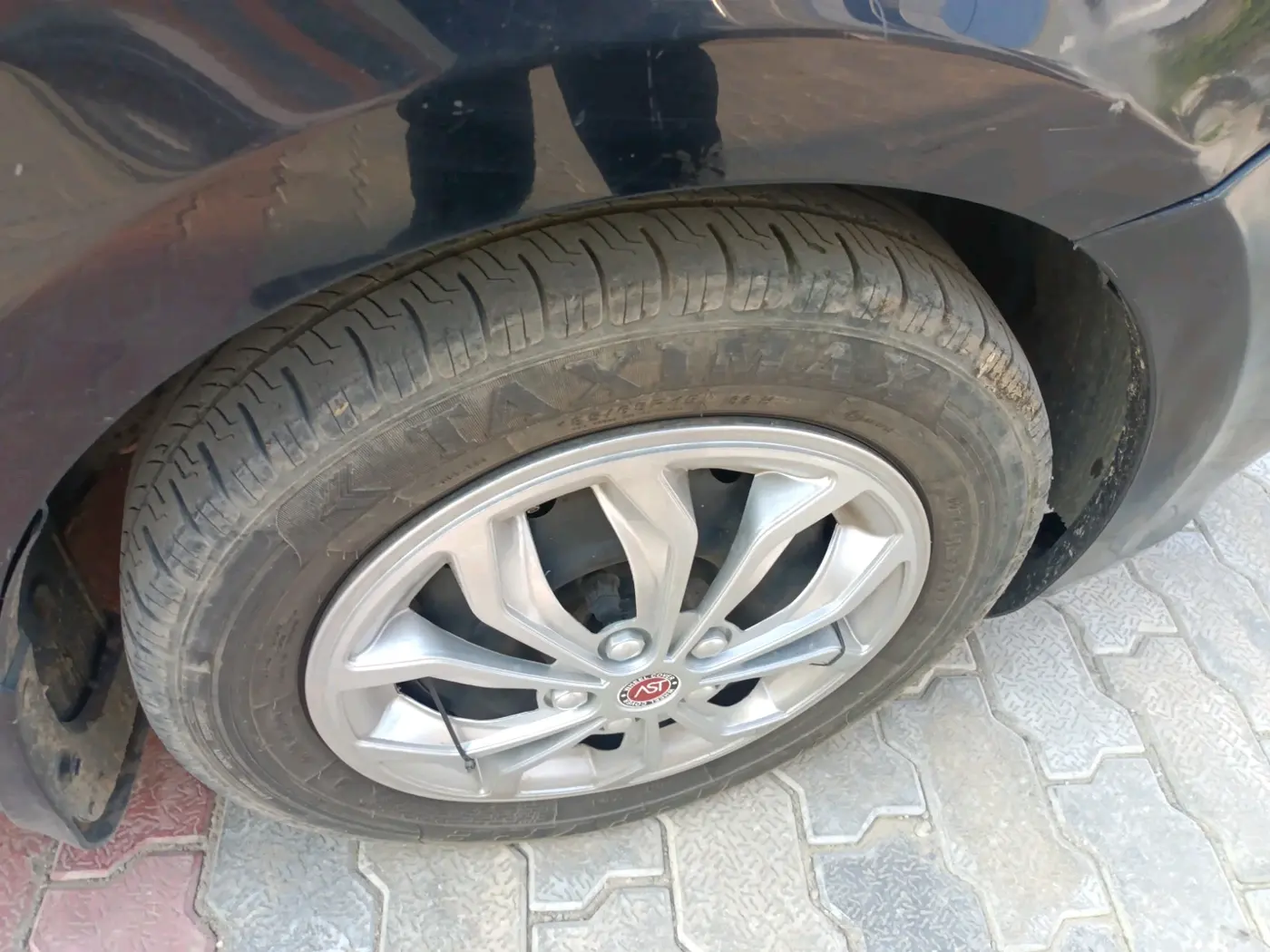2014 Hyundai Verna FLUIDIC 1.6 CRDI, Diesel, Manual, 1,96,484 km, tyre