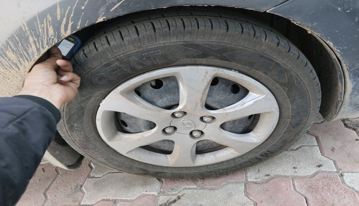 2013 Hyundai Verna FLUIDIC 1.6 CRDI EX, Diesel, Manual, 1,15,004 km, tyre