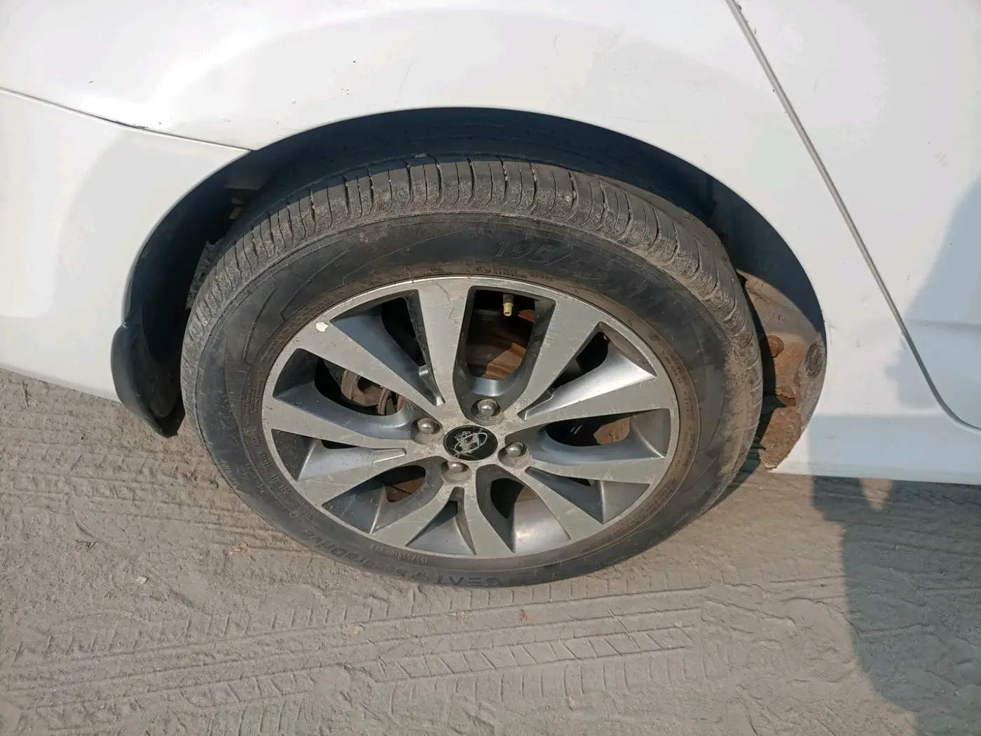 2014 Hyundai Verna FLUIDIC 1.6 CRDI SX OPT, Diesel, Manual, 2,12,530 km, tyre