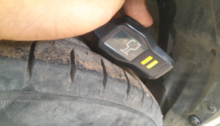 2010 Maruti Swift VXI, Petrol, Manual, 96,340 km, tyre