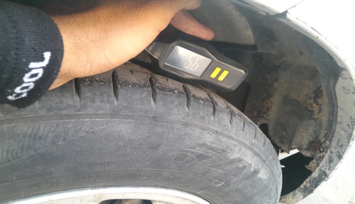 2010 Maruti Swift VXI, Petrol, Manual, 96,340 km, tyre