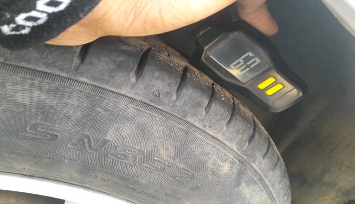 2010 Maruti Swift VXI, Petrol, Manual, 96,340 km, tyre