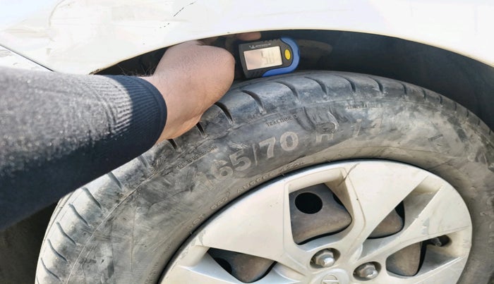 2016 Hyundai Xcent S 1.2 SPECIAL EDITION, CNG, Manual, 1,72,921 km, tyre