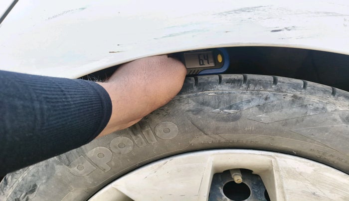 2016 Hyundai Xcent S 1.2 SPECIAL EDITION, CNG, Manual, 1,72,921 km, tyre