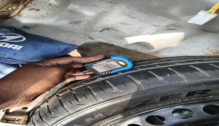 2016 Hyundai Xcent S 1.2 SPECIAL EDITION, CNG, Manual, 1,72,921 km, tyre