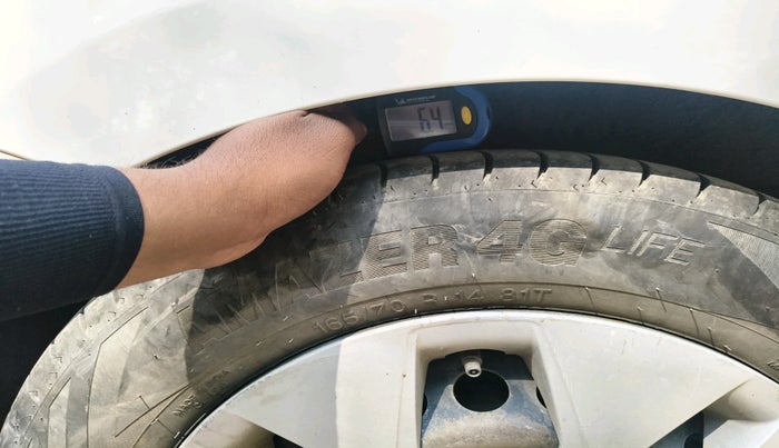 2016 Hyundai Xcent S 1.2 SPECIAL EDITION, CNG, Manual, 1,72,921 km, tyre