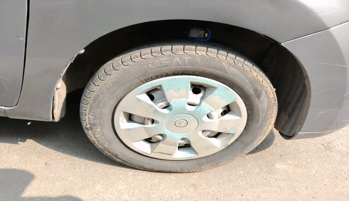 2011 Maruti Wagon R 1.0 LXI CNG, CNG, Manual, 72,969 km, tyre