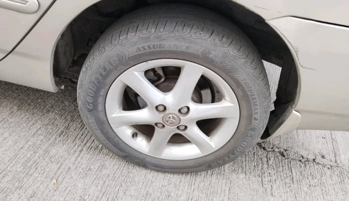 2003 Toyota Corolla H3 G 1.8, CNG, Automatic, 1,62,265 km, tyre